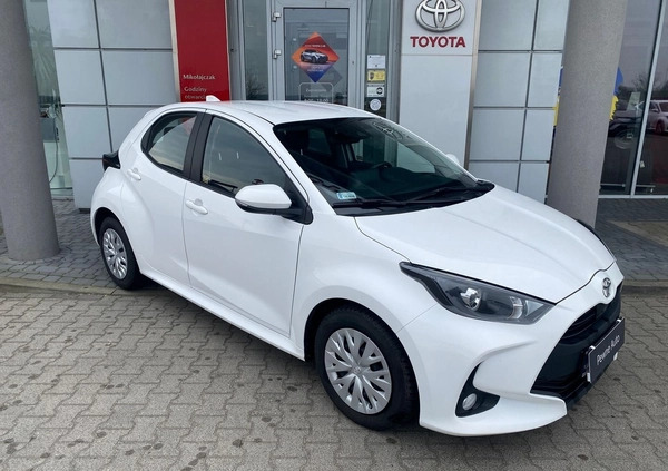 Toyota Yaris cena 63900 przebieg: 121529, rok produkcji 2022 z Brwinów małe 254